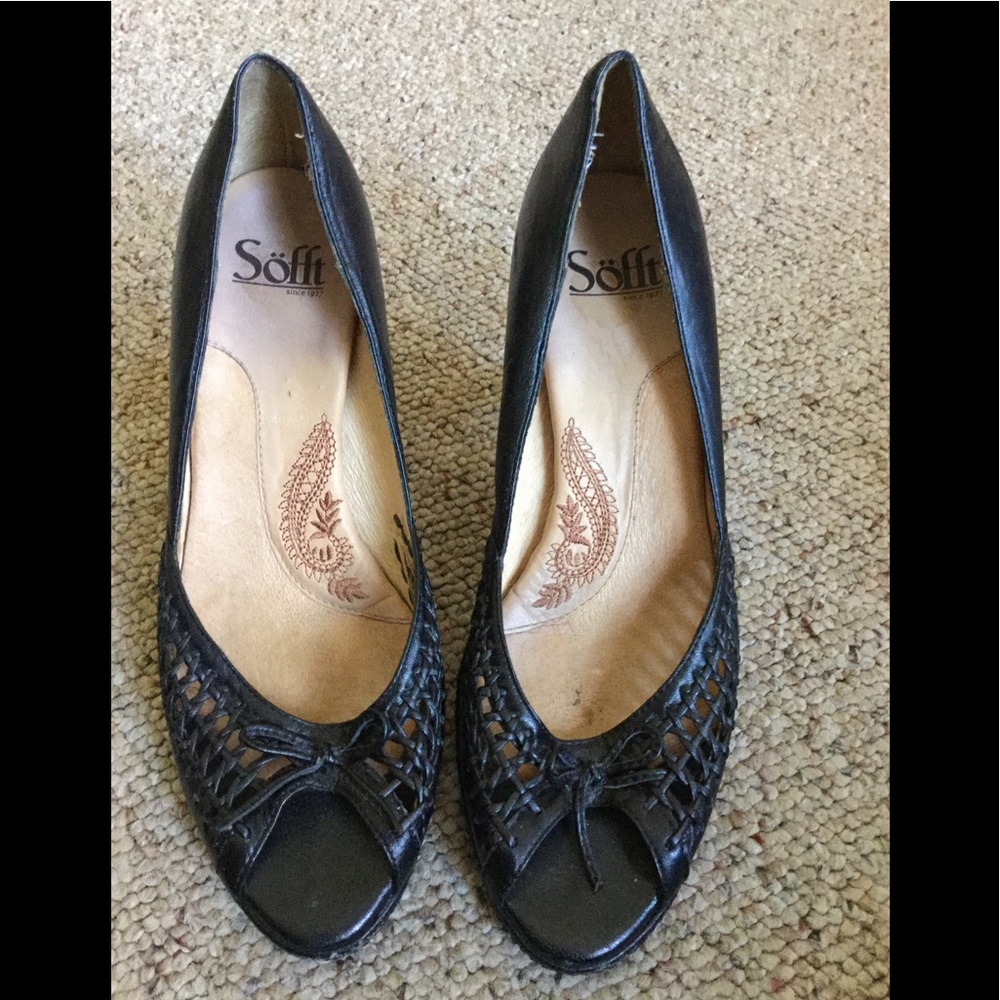 Ladies size 8 black weave peep toe heels